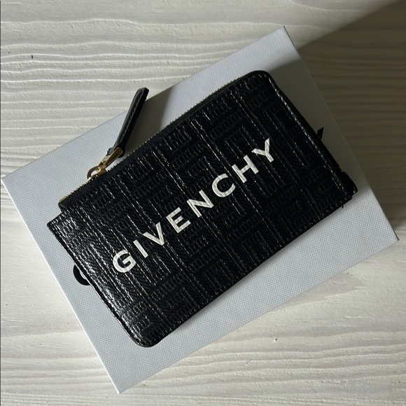SOLD🌸 Givenchy Textured Card Holder Zippy Wallet - Picture 9 of 12